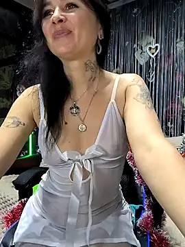 Snapshot of KikiXRed chatting on December 21, 2:26 pm KikiXRed online show from December 21, 2:26 pm