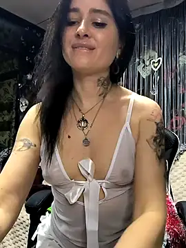 Snapshot of KikiXRed chatting on January 11, 5:18 pm KikiXRed online show from January 11, 5:18 pm