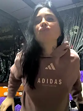 Snapshot of KikiXRed chatting on November 10, 1:32 pm KikiXRed online show from November 10, 1:32 pm