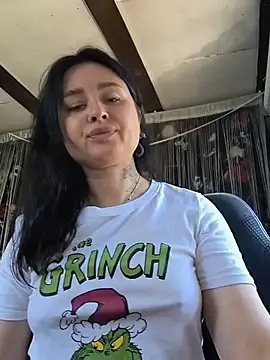 Snapshot of KikiXRed chatting on June 14, 10:17 am KikiXRed online show from June 14, 10:17 am
