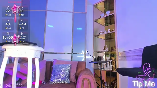 Snapshot of EmmaHills_Sex chatting on October 24, 1:29 pm EmmaHills Sex online show from October 24, 1:29 pm