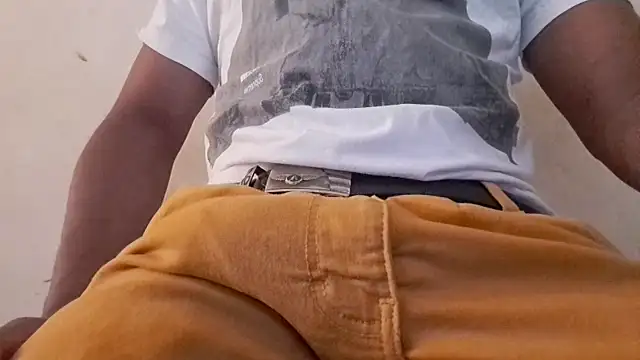 Snapshot of royblackbigpvt chatting on November 4, 6:18 pm royblackbigpvt online show from November 4, 6:18 pm