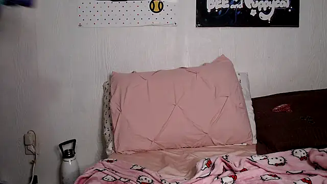 Snapshot of Cupcakecutie449 chatting on February 16, 4:31 am Cupcakecutie449 online show from February 16, 4:31 am