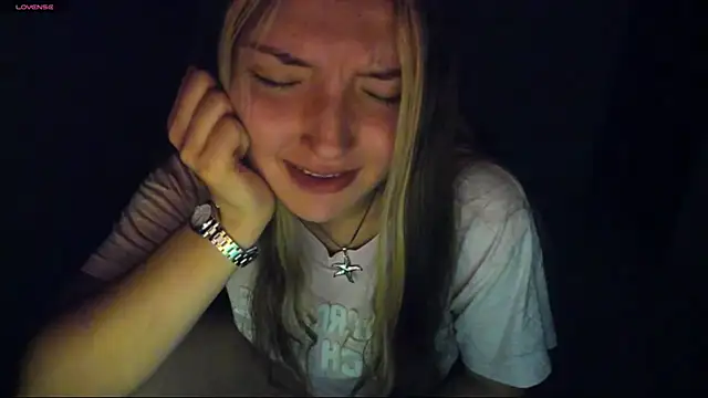 Alice bloom  online show from December 17, 4:18 am