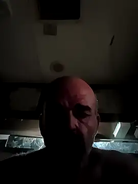 Snapshot of THEFOXNROSE chatting on April 16, 4:13 am THEFOXNROSE online show from April 16, 4:13 am