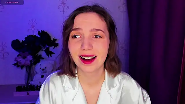 KindHazelHere  online show from February 14, 8:16 pm