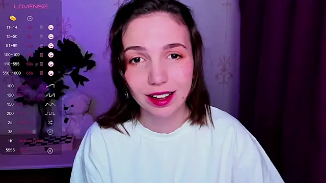 KindHazelHere  online show from April 7, 12:11 am