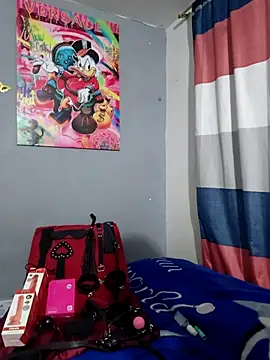 Snapshot of Giuliana90 chatting on February 24, 12:08 am Giuliana90 online show from February 24, 12:08 am