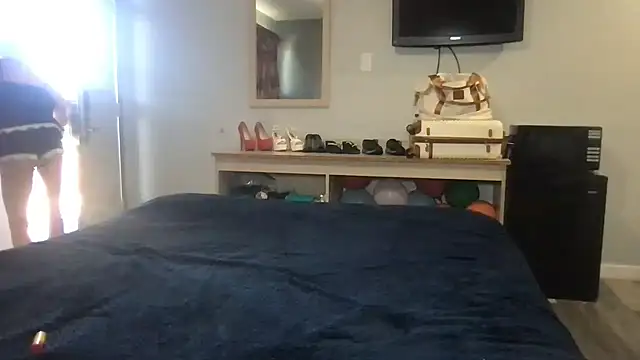 TiffaneyLove online show from March 13, 8:04 pm