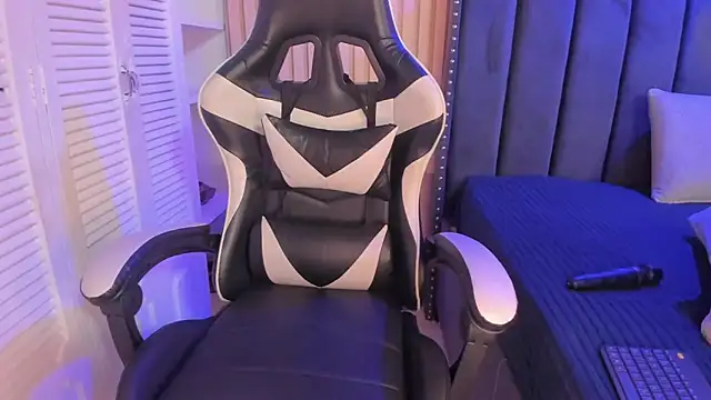 ashlye miller  online show from March 31, 4:35 am