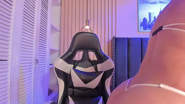 ashlye miller  online show from April 7, 4:02 am