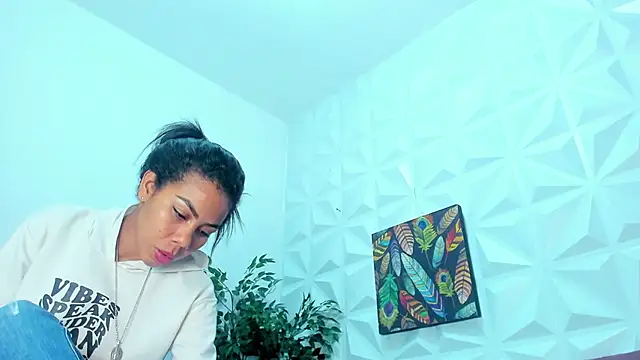 Hellen Sky online show from March 17, 7:04 pm