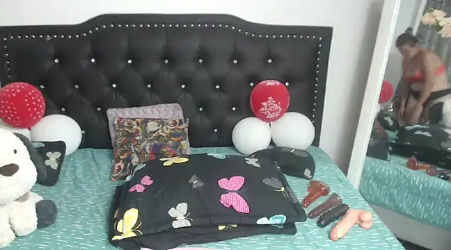 Snapshot of jellyfishhot chatting on February 22, 1:33 am jellyfishhot online show from February 22, 1:33 am