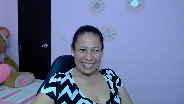 Snapshot of mature_martina chatting on January 24, 10:30 pm mature martina online show from January 24, 10:30 pm