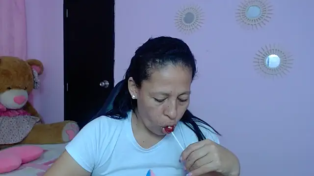 Snapshot of mature_martina chatting on February 1, 2:05 am mature martina online show from February 1, 2:05 am