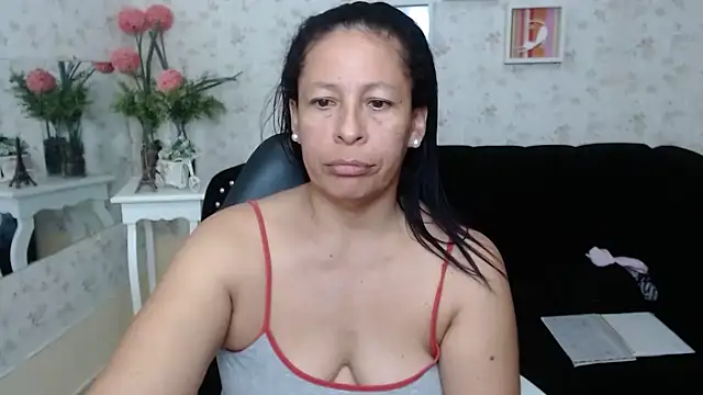 Snapshot of mature_martina chatting on February 15, 8:44 am mature martina online show from February 15, 8:44 am