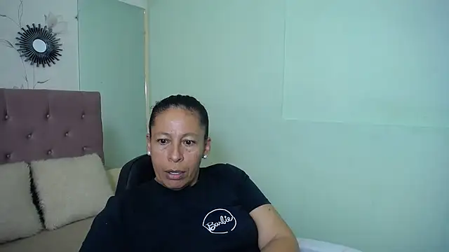 Snapshot of mature_martina chatting on February 25, 10:50 pm mature martina online show from February 25, 10:50 pm