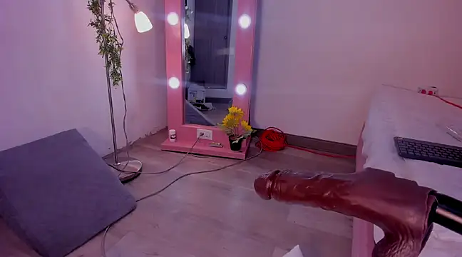 Snapshot of isa_red_hair chatting on December 21, 3:25 am isa red hair online show from December 21, 3:25 am