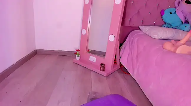 isa red hair online show from February 7, 7:29 am