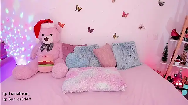 Zara uwu  online show from January 8, 2:35 pm