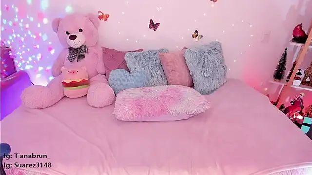 Zara uwu  online show from March 11, 2:51 pm