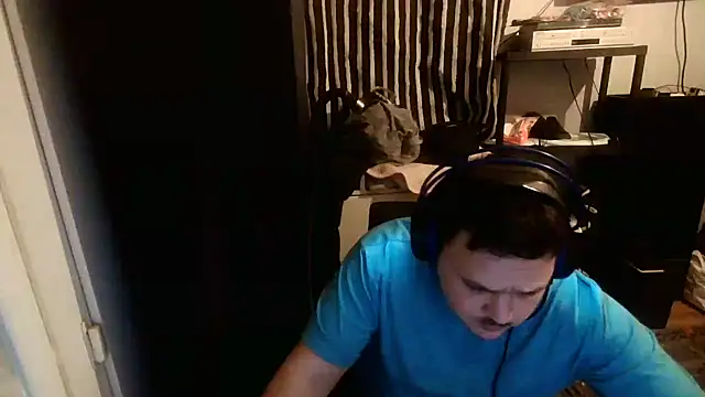 Snapshot of Bebemickey75 chatting on February 10, 8:10 pm Bebemickey75 online show from February 10, 8:10 pm