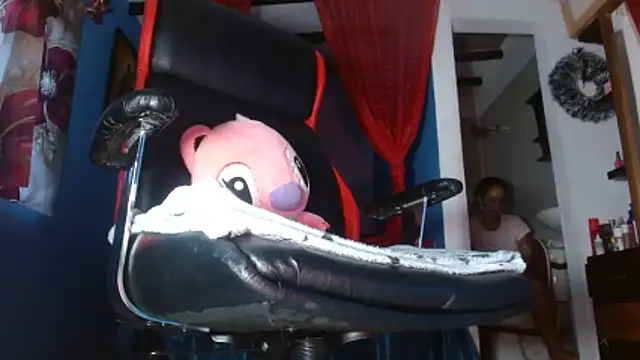 wendy rivera  online show from November 15, 11:07 am