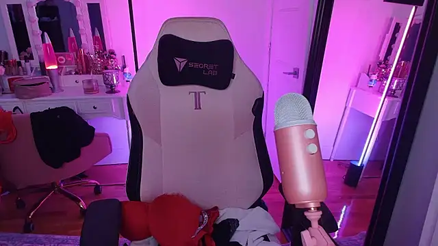 Snapshot of rachelbrooksxx chatting on January 17, 6:00 pm rachelbrooksxx online show from January 17, 6:00 pm