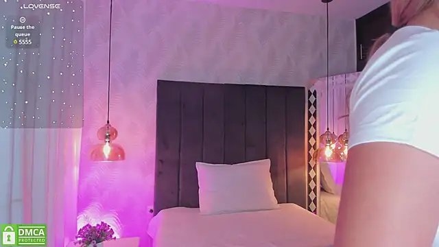 Snapshot of kataliina__ chatting on December 10, 12:05 pm kataliina online show from December 10, 12:05 pm