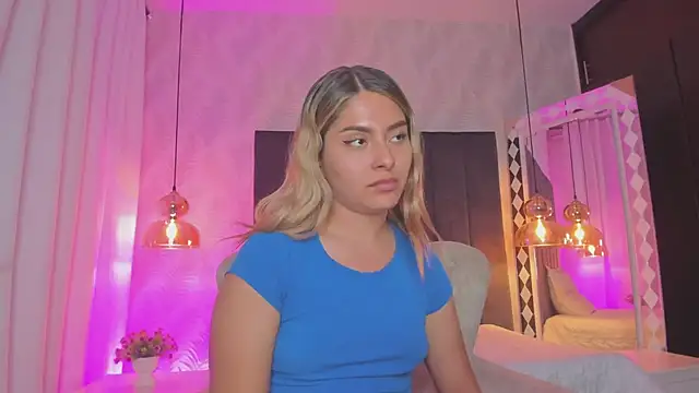 Snapshot of kataliina__ chatting on December 18, 6:03 pm kataliina online show from December 18, 6:03 pm