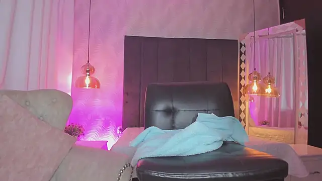 Snapshot of kataliina__ chatting on December 20, 12:05 pm kataliina online show from December 20, 12:05 pm