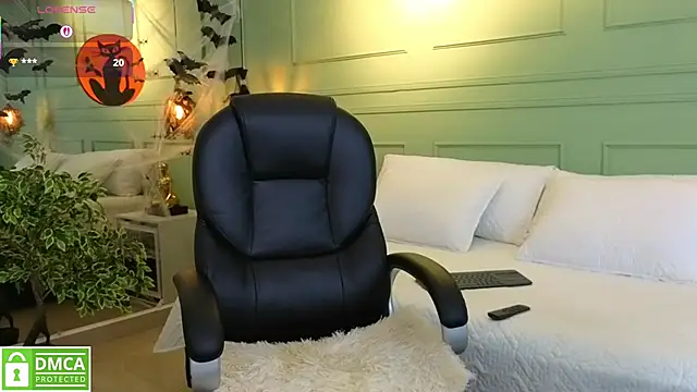 Snapshot of kataliina__ chatting on October 16, 11:44 am kataliina online show from October 16, 11:44 am