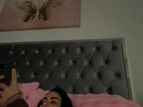 Karoltriguena online show from March 12, 3:29 pm