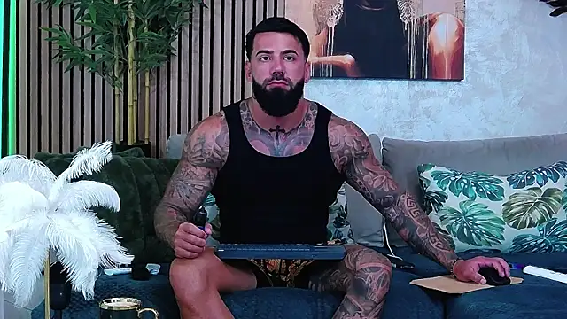 Snapshot of masterkingofmusclee chatting on July 20, 8:17 am masterkingofmusclee online show from July 20, 8:17 am