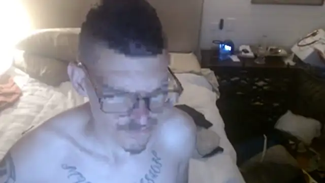 Snapshot of theschisel chatting on April 1, 2:56 am theschisel online show from April 1, 2:56 am