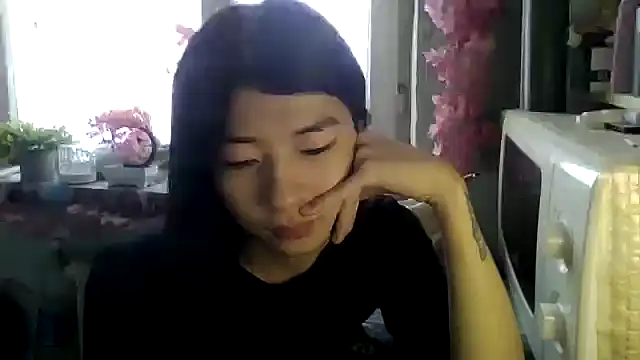 Snapshot of CarlyJoy chatting on December 19, 10:22 am CarlyJoy online show from December 19, 10:22 am