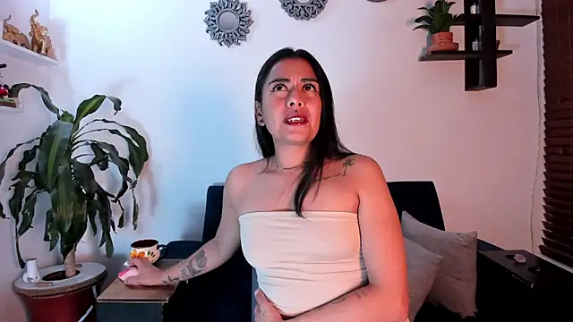 im amber online show from April 7, 2:12 am