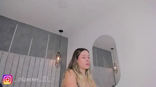 Snapshot of chloe_d chatting on January 19, 10:39 am chloe d online show from January 19, 10:39 am