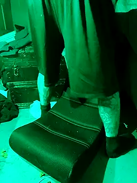 Snapshot of deepstroker42071 chatting on February 17, 8:11 am deepstroker42071 online show from February 17, 8:11 am