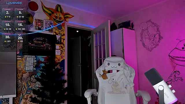 Sunny Mouse  online show from December 25, 3:28 pm