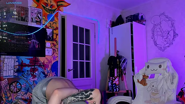 Sunny Mouse  online show from December 27, 3:59 pm