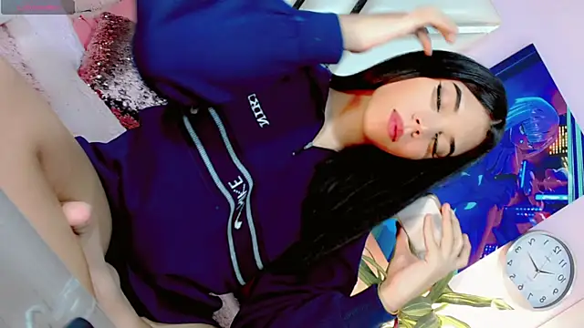 Hannahsmit online show from December 29, 5:21 am