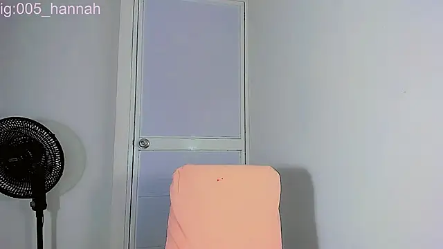 Hannahsmit online show from October 14, 9:32 am