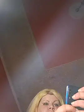 Snapshot of ducicsajsziii chatting on January 10, 1:31 pm ducicsajsziii online show from January 10, 1:31 pm