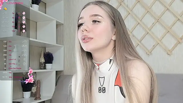 Snapshot of AutoBaby chatting on February 25, 9:20 am AutoBaby online show from February 25, 9:20 am