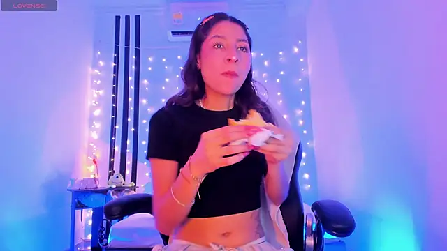 Snapshot of Gorgeous_Team chatting on February 9, 7:40 pm Gorgeous Team online show from February 9, 7:40 pm