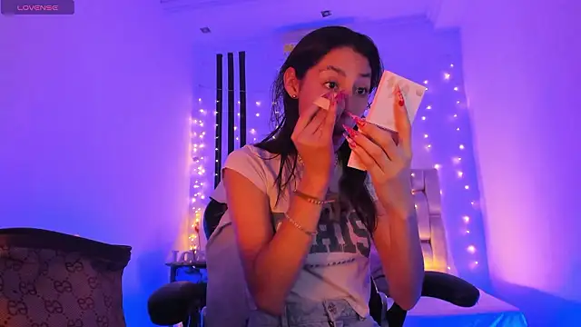 Snapshot of Gorgeous_Team chatting on February 13, 6:37 pm Gorgeous Team online show from February 13, 6:37 pm