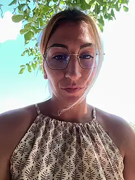 Snapshot of sofiah_ chatting on June 12, 2:16 pm sofiah online show from June 12, 2:16 pm