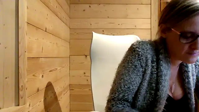 Snapshot of Madame_Callie chatting on December 1, 4:01 pm Madame Callie online show from December 1, 4:01 pm