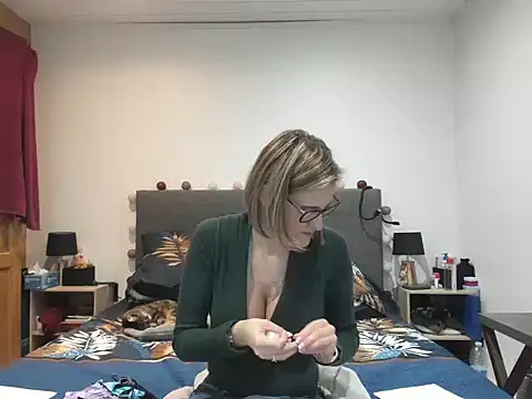 Madame Callie online show from April 1, 1:12 pm